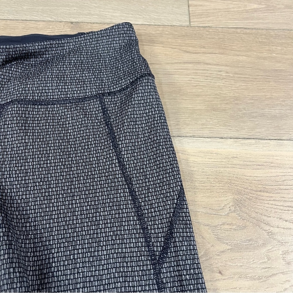 Under Armour Women's Black Leggings Reflect Heat Gear - Picture 7 of 14